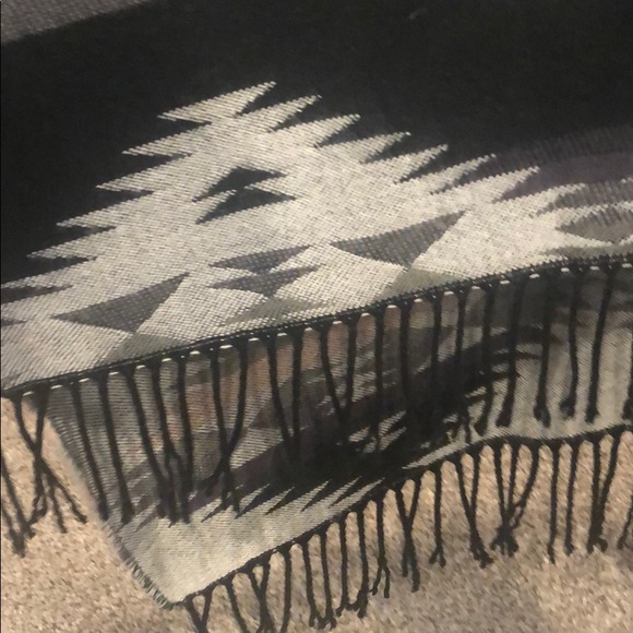 Winter wrap - Picture 3 of 3